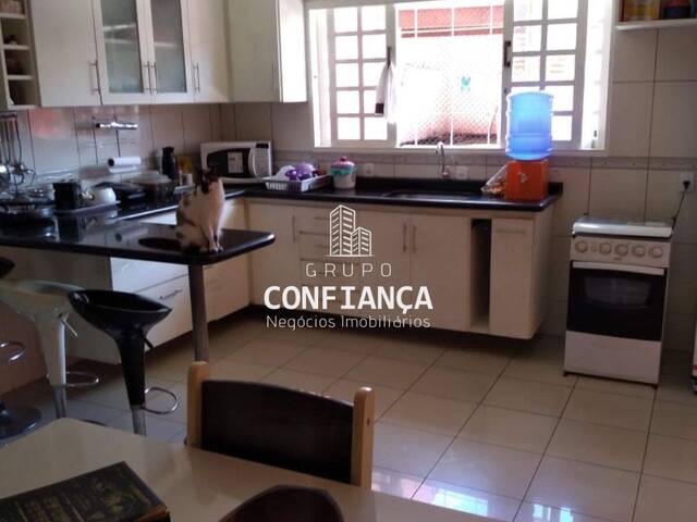 Casa para Venda em São José dos Campos - 3