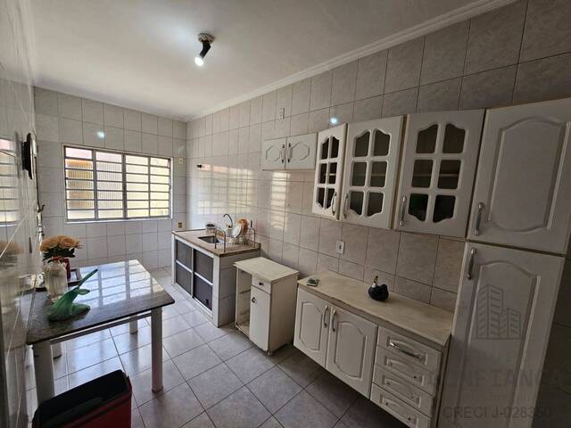Casa para Venda em São José dos Campos - 4