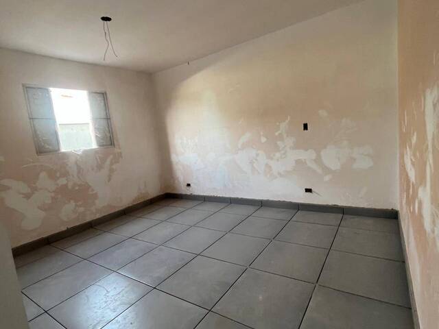 Casa para Venda em São José dos Campos - 4