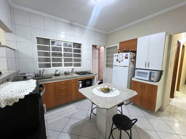 Casa para Venda em São José dos Campos - 4